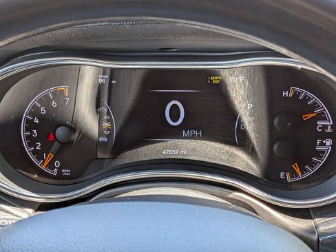 Used 2019 Jeep Grand Cherokee Overland AWD/4WD image 14