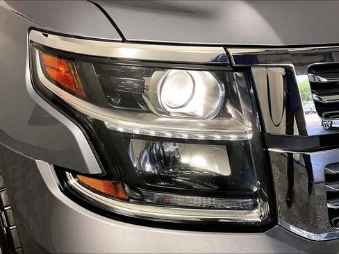 Used 2020 Chevrolet Suburban Premier w/ Premier Plus Edition AWD/4WD image 27