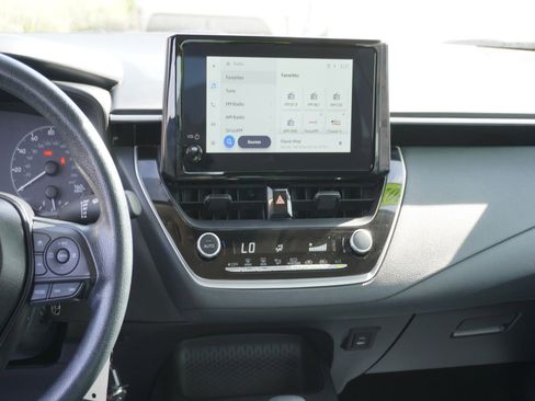 Used 2025 Toyota Corolla LE image 13