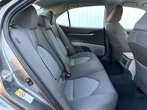 Used 2018 Toyota Camry LE image 28