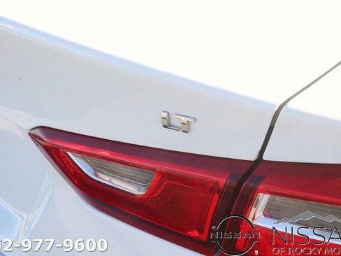 Used 2024 Chevrolet Malibu LT FWD image 9
