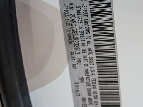 Used 2018 Chrysler Pacifica Limited image 38