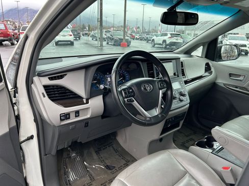 Used 2015 Toyota Sienna XLE image 10
