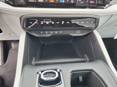 New 2026 Jeep Cherokee Limited image 16