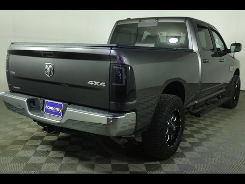 Used 2019 RAM 1500 Classic SLT AWD/4WD image 9