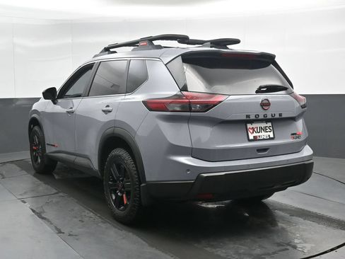 Used 2025 Nissan Rogue SV AWD/4WD image 9