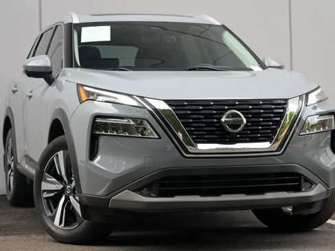 Used 2021 Nissan Rogue SL FWD image 2