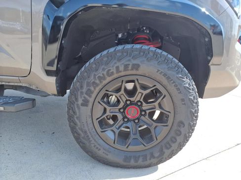 Certified 2025 Toyota Tacoma TRD Pro AWD/4WD image 9