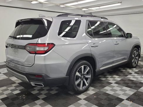 Used 2025 Honda Pilot Touring image 6