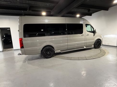 Used 2024 Mercedes-Benz Sprinter 2500 image 10