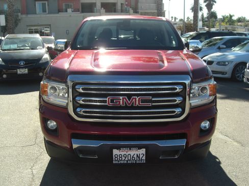 Used 2018 GMC Canyon SLT w/ Driver Alert Package image 2