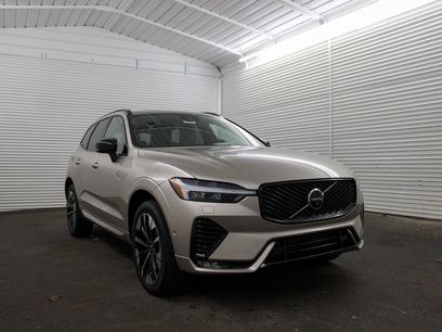 New 2026 Volvo XC40 B4 Plus w/ Protection Package Premier