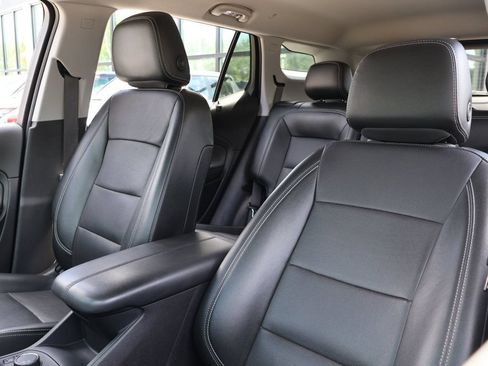Used 2024 GMC Terrain SLT FWD image 29