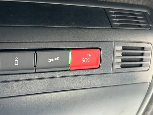 Certified 2022 Volkswagen Tiguan SE R-Line FWD image 22