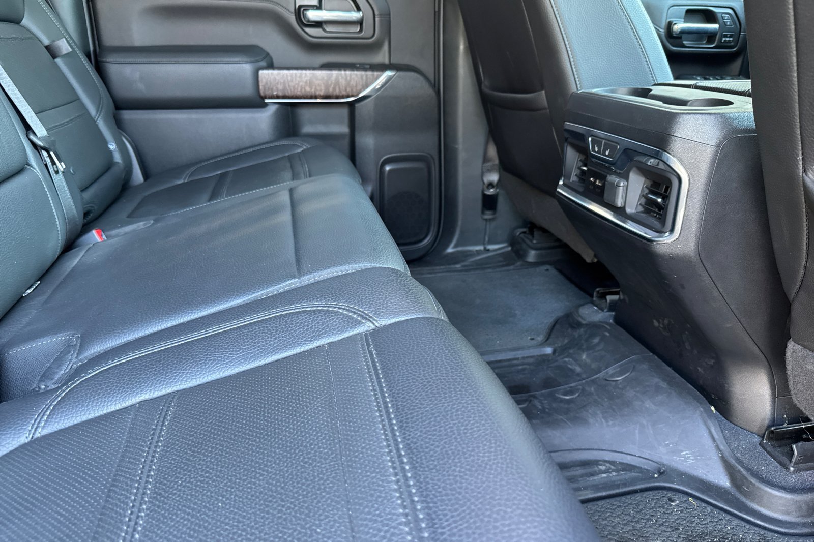 Used 2023 GMC Sierra 2500 Denali w/ Denali Black Diamond Edition AWD/4WD image 18