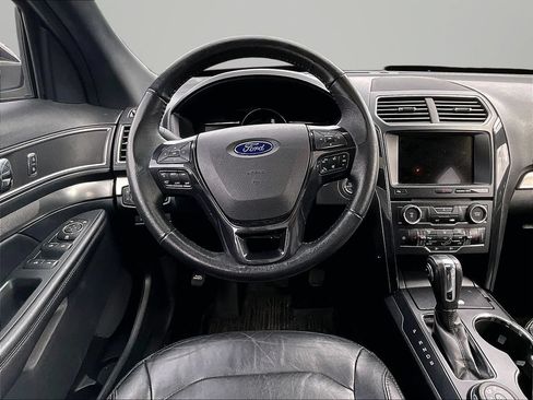 Used 2018 Ford Explorer XLT w/ Equipment Group 202A AWD/4WD image 6