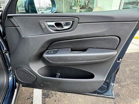 Used 2021 Volvo XC60 T5 Momentum w/ Premium Package image 27