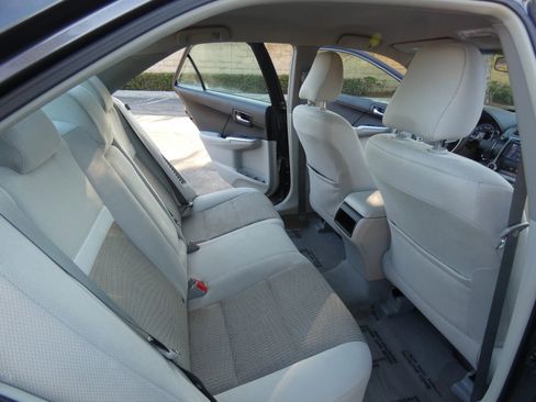 Used 2013 Toyota Camry LE image 34