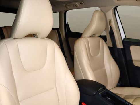 Used 2016 Volvo XC60 T6 Platinum w/ Climate Package image 19