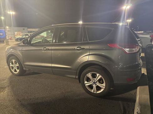 Used 2015 Ford Escape SE image 3