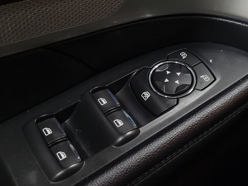 Used 2016 Ford Explorer XLT image 27