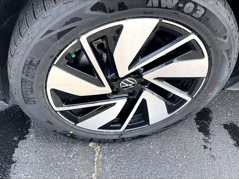 Used 2025 Volkswagen Atlas SE AWD/4WD image 9