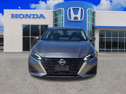Used 2024 Nissan Altima 2.5 SV w/ SV Premium Package FWD image 8