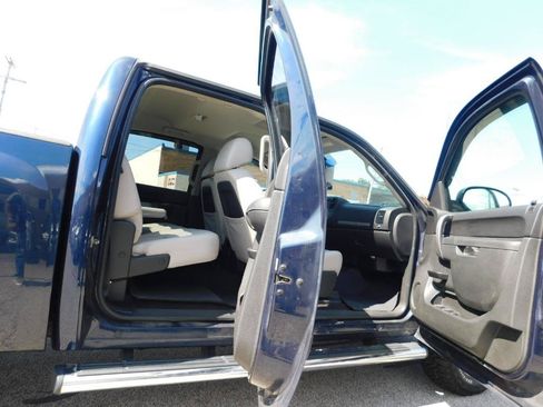 Used 2010 Chevrolet Silverado 1500 LT AWD/4WD image 14