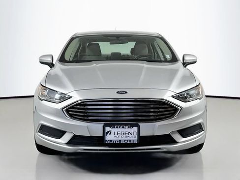 Used 2018 Ford Fusion SE FWD image 2