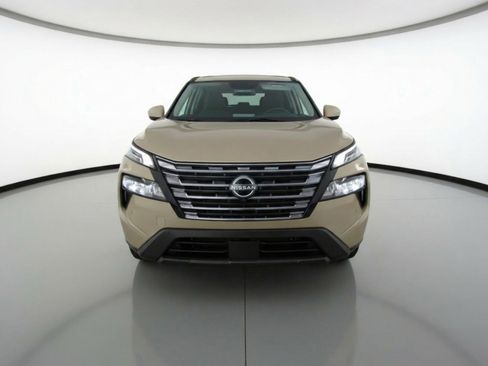 Used 2025 Nissan Rogue SV image 2