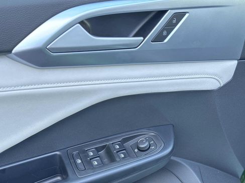 New 2026 Volkswagen Taos SE FWD image 19