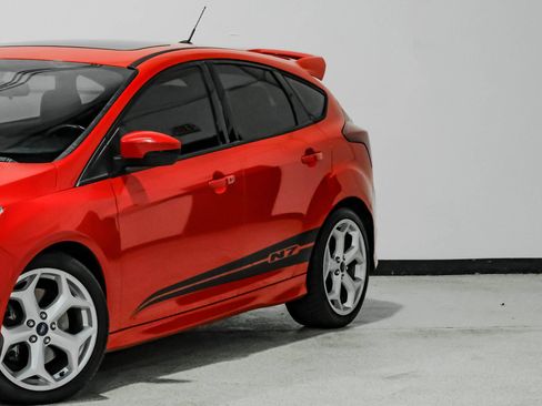 Used 2013 Ford Focus ST FWD image 13