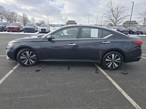 Used 2022 Nissan Altima 2.5 SV image 11