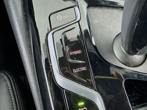 Used 2023 BMW 530e image 21