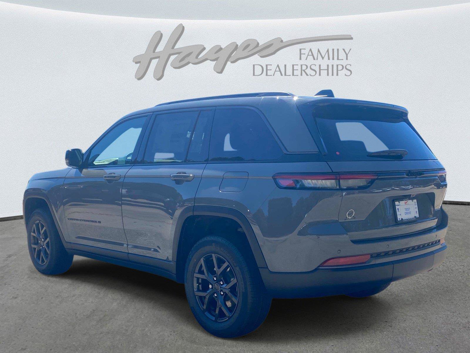 New 2027 Jeep Grand Cherokee Altitude RWD image 4
