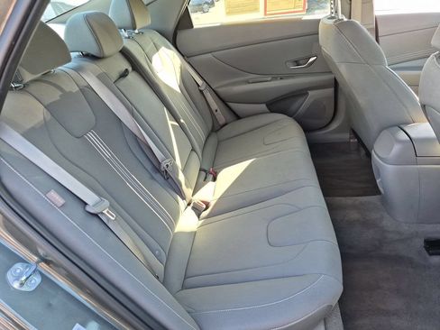 Used 2025 Hyundai Elantra SEL FWD image 30