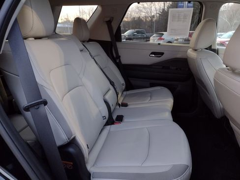 Used 2022 Nissan Pathfinder SL image 18