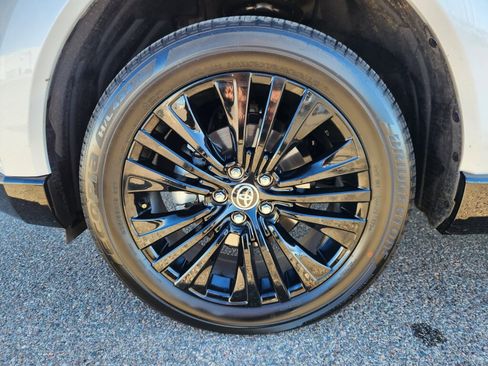 Used 2024 Toyota Venza Nightshade image 16