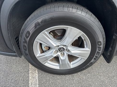 Used 2024 Toyota Highlander LE image 7