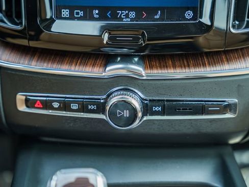 Used 2023 Volvo XC60 B5 Ultimate w/ Climate Package image 23