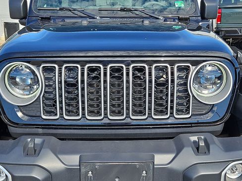 Used 2025 Jeep Wrangler Unlimited Sahara AWD/4WD image 34