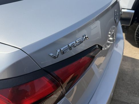 Used 2025 Nissan Versa SV FWD image 27