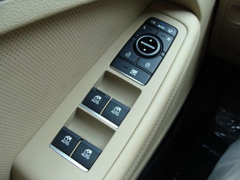 Used 2017 Genesis G80 3.8 w/ Option Group 03 image 21