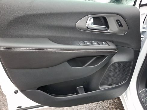 New 2026 Chrysler Pacifica Select image 6