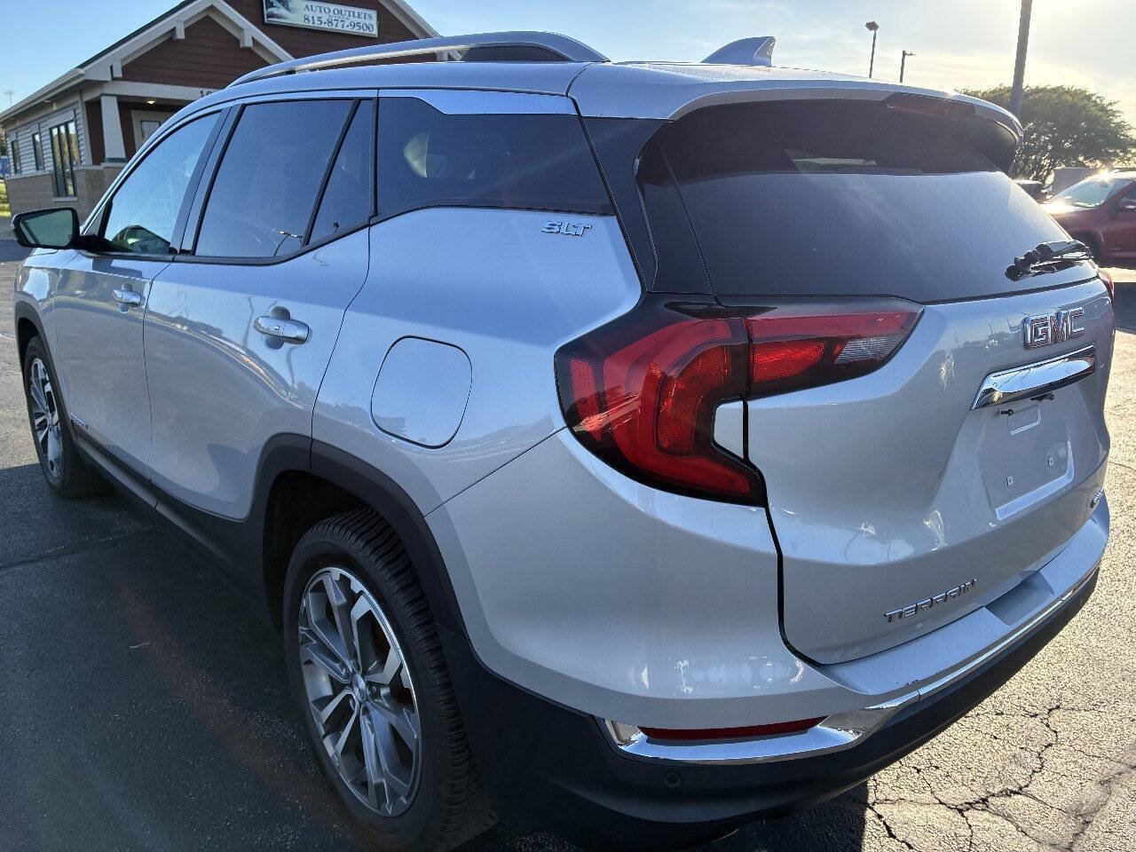 Used 2020 GMC Terrain SLT w/ GMC Pro Grade Package AWD/4WD image 5