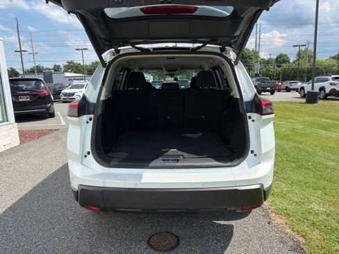 Used 2025 Nissan Rogue SV FWD image 8