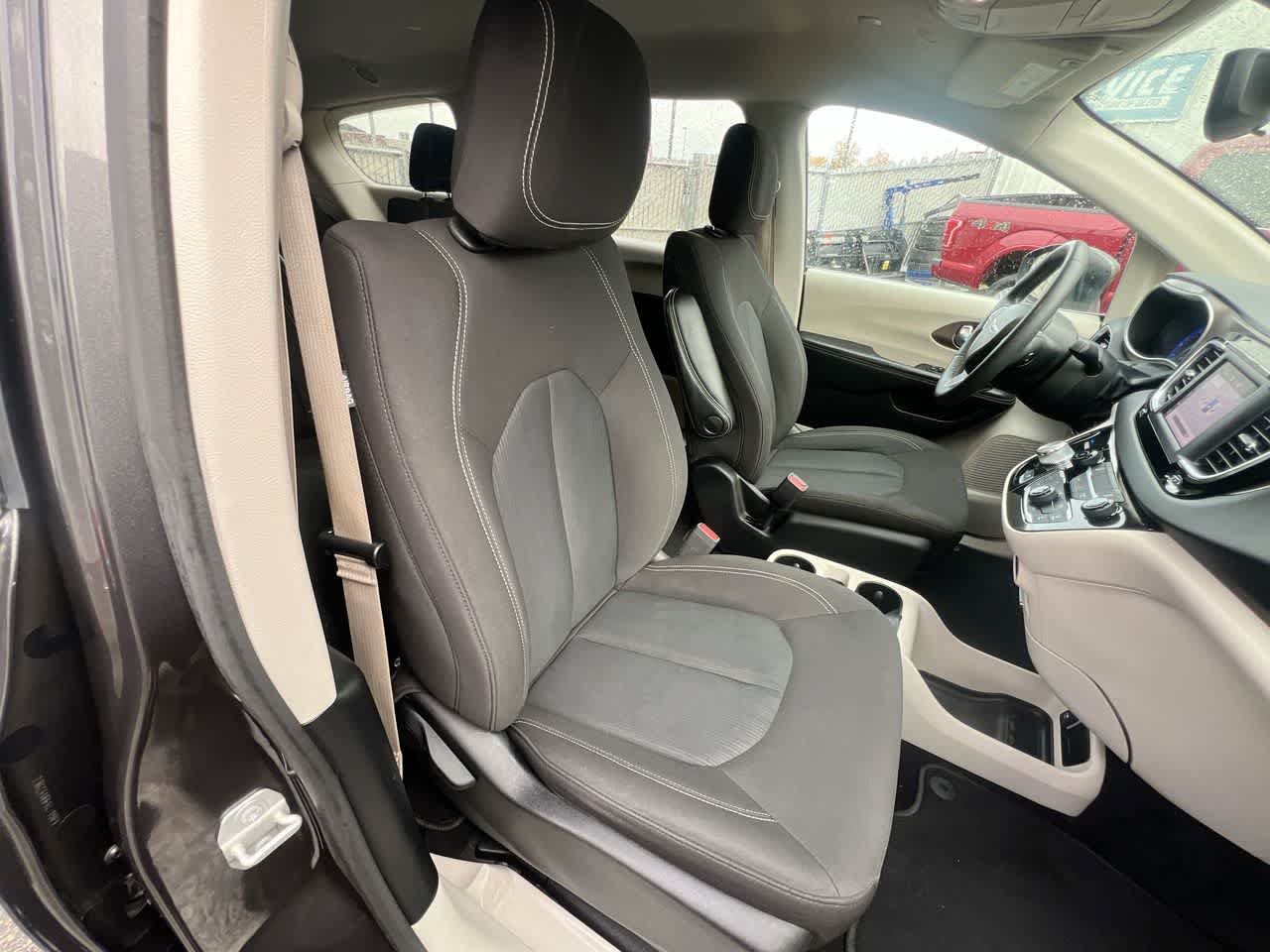 Used 2023 Chrysler Voyager LX FWD image 28