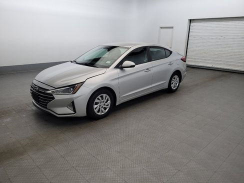 Used 2019 Hyundai Elantra SE w/ Cargo Package FWD image 2