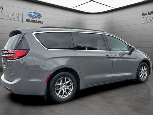 Used 2021 Chrysler Pacifica Touring w/ Cold Weather Group FWD image 4