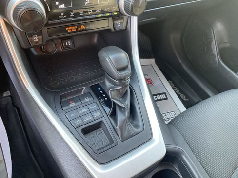 Used 2019 Toyota RAV4 LE w/ All Weather Liner Package AWD/4WD image 17